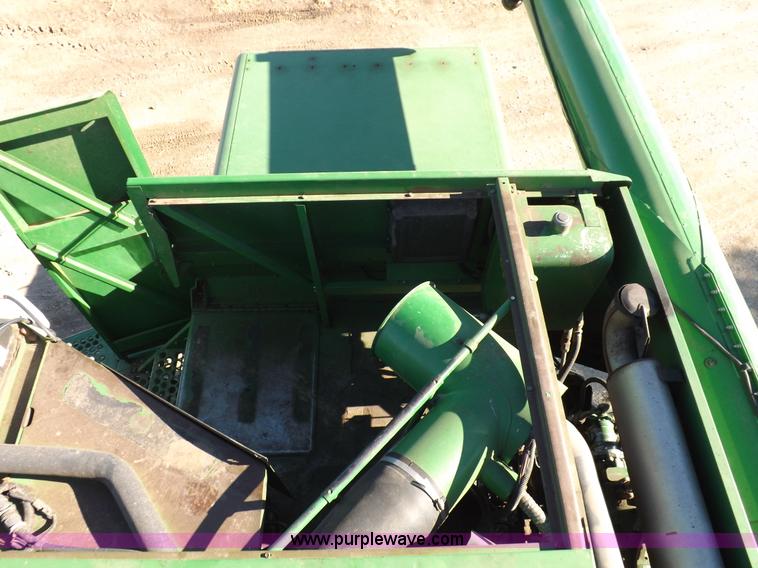image for item K3033 1995 John Deere 9600 combine