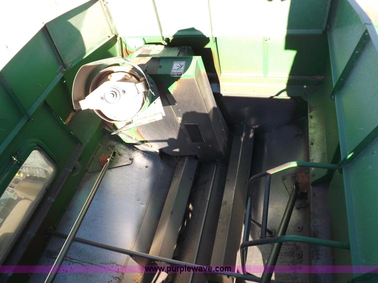 image for item K3033 1995 John Deere 9600 combine
