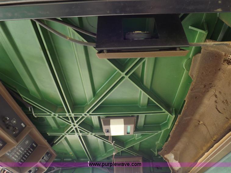 image for item K3033 1995 John Deere 9600 combine