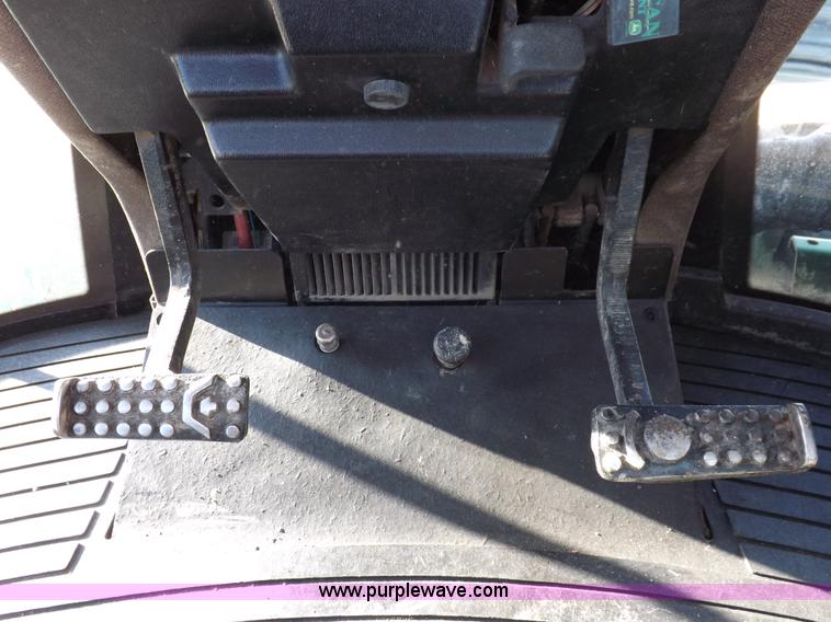 image for item K3041 1996 John Deere 8870 4WD tractor