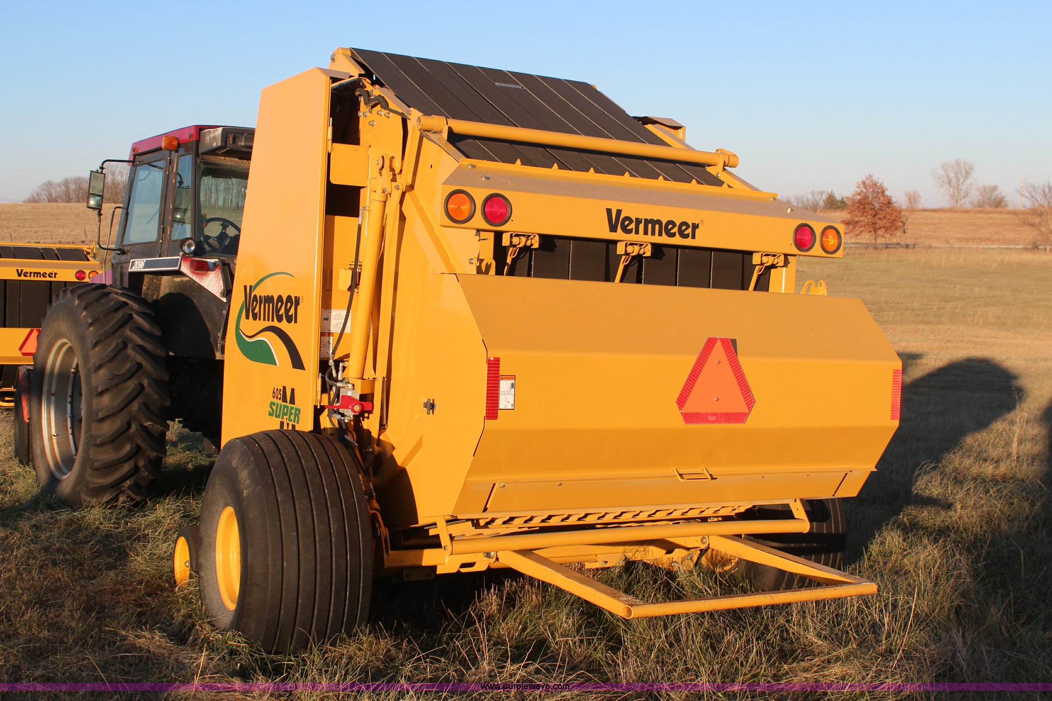 2010 Vermeer 605 Super M round baler in McLouth, KS | Item I5944 sold