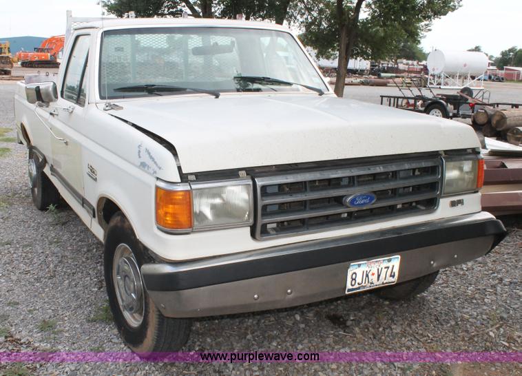 image for item AO9693 1989 Ford F250 pickup truck