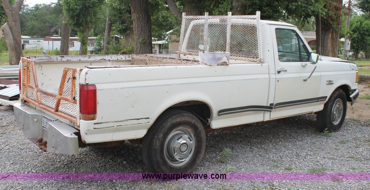 image for item AO9693 1989 Ford F250 pickup truck
