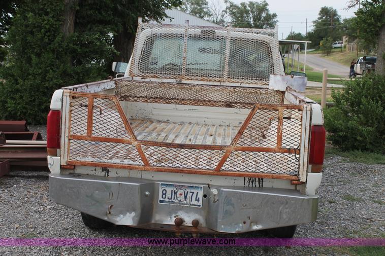 image for item AO9693 1989 Ford F250 pickup truck