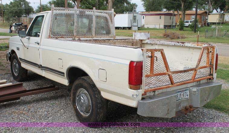 image for item AO9693 1989 Ford F250 pickup truck