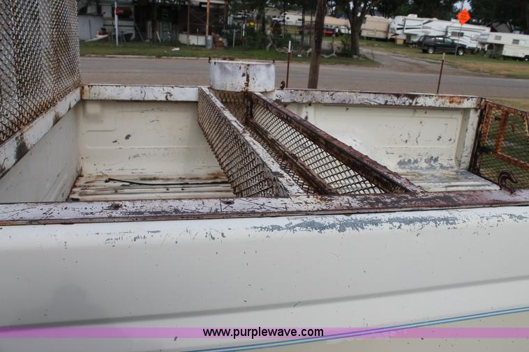 image for item AO9693 1989 Ford F250 pickup truck