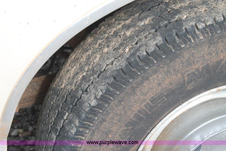 image for item AO9693 1989 Ford F250 pickup truck