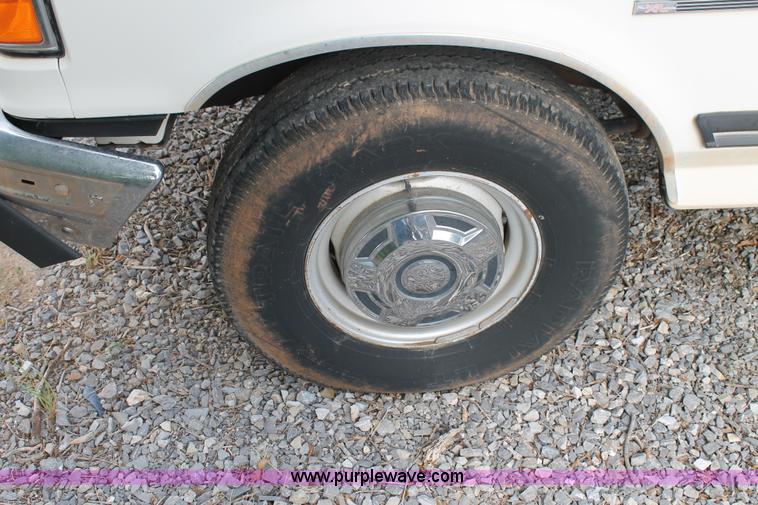 image for item AO9693 1989 Ford F250 pickup truck