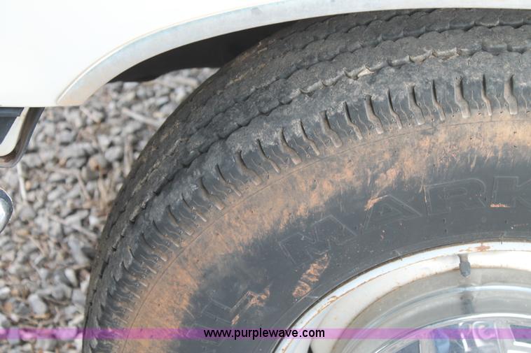 image for item AO9693 1989 Ford F250 pickup truck