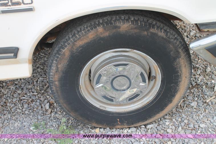 image for item AO9693 1989 Ford F250 pickup truck