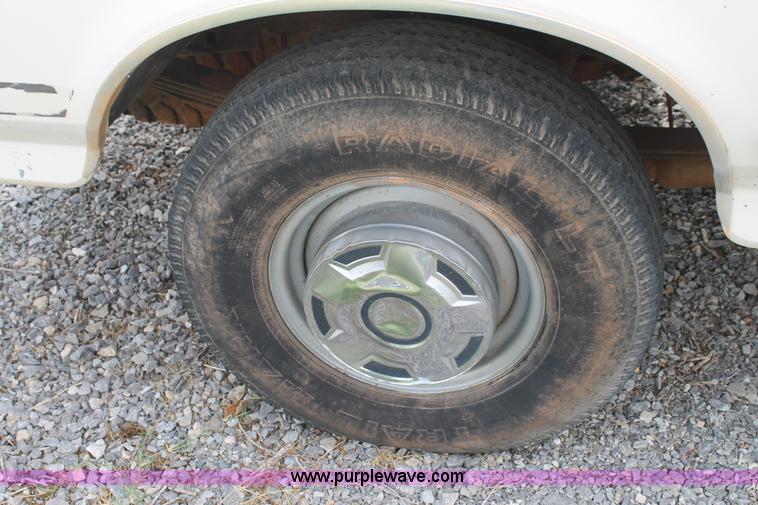 image for item AO9693 1989 Ford F250 pickup truck