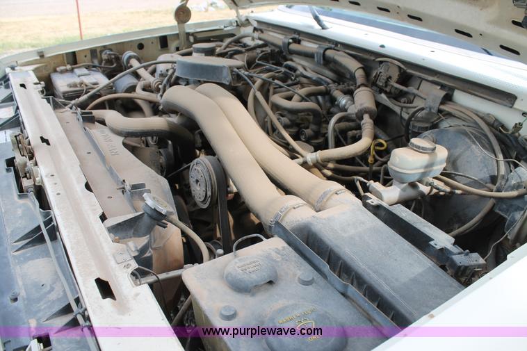 image for item AO9693 1989 Ford F250 pickup truck