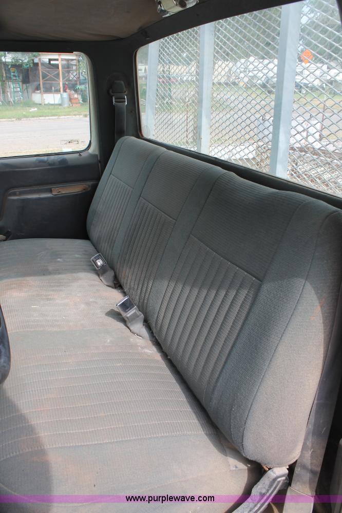 image for item AO9693 1989 Ford F250 pickup truck