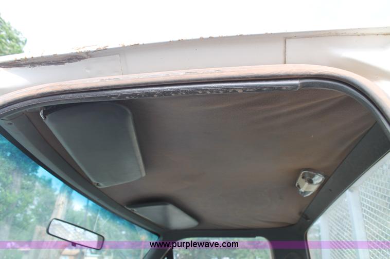 image for item AO9693 1989 Ford F250 pickup truck