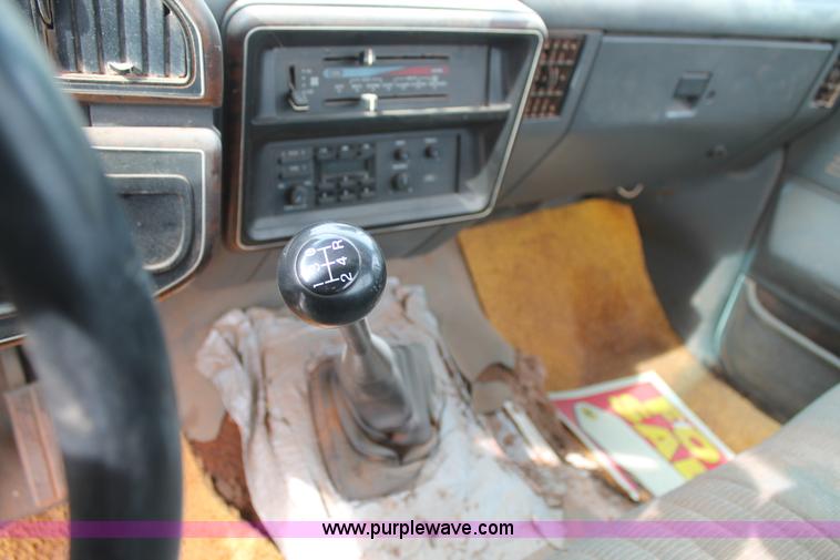 image for item AO9693 1989 Ford F250 pickup truck