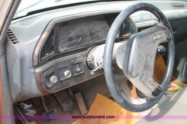image for item AO9693 1989 Ford F250 pickup truck