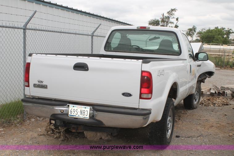 image for item AO9728 2006 Ford F250 Super Duty XLT pickup truck