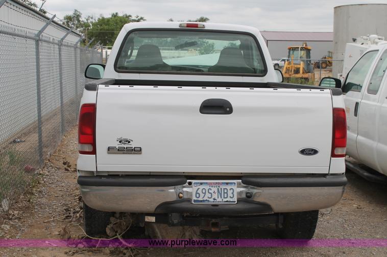 image for item AO9728 2006 Ford F250 Super Duty XLT pickup truck
