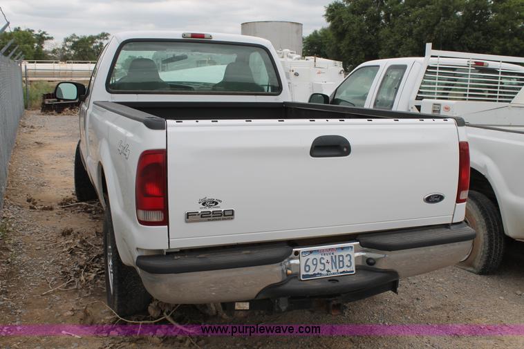 image for item AO9728 2006 Ford F250 Super Duty XLT pickup truck