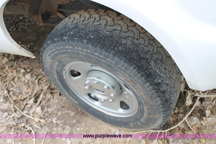 image for item AO9728 2006 Ford F250 Super Duty XLT pickup truck