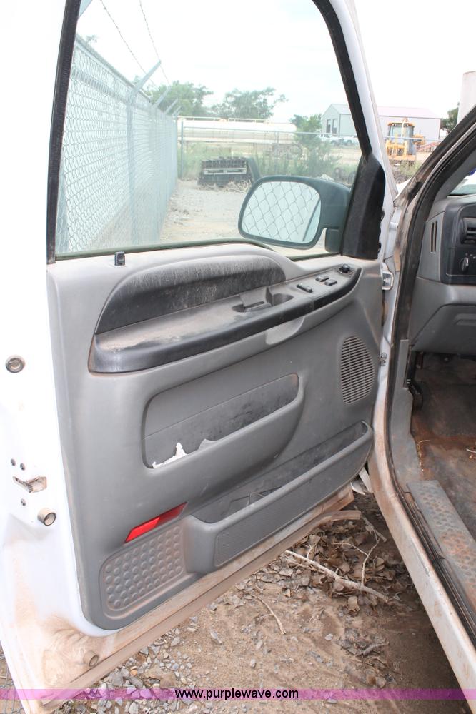 image for item AO9728 2006 Ford F250 Super Duty XLT pickup truck