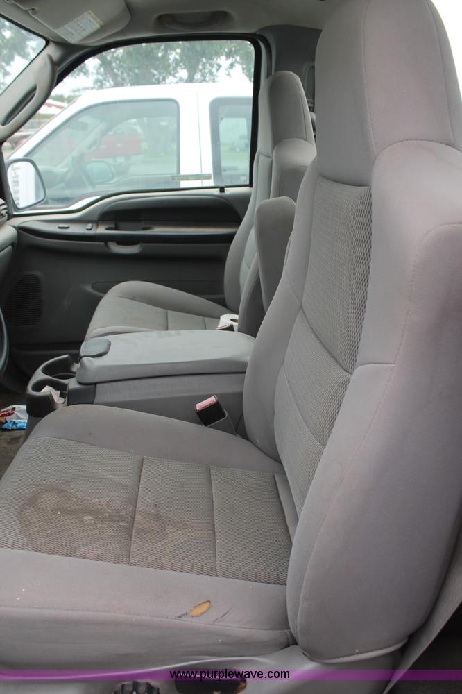 image for item AO9728 2006 Ford F250 Super Duty XLT pickup truck