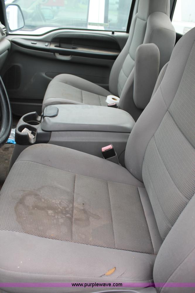 image for item AO9728 2006 Ford F250 Super Duty XLT pickup truck