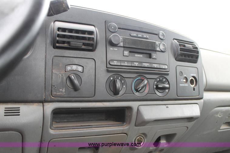 image for item AO9728 2006 Ford F250 Super Duty XLT pickup truck