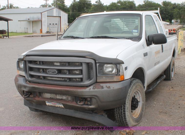 image for item AO9729 2002 Ford F250 Super Duty XL SuperCab cab and chassis