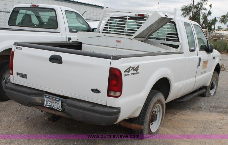image for item AO9729 2002 Ford F250 Super Duty XL SuperCab cab and chassis