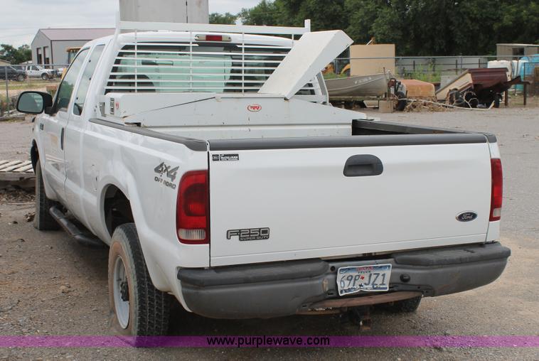image for item AO9729 2002 Ford F250 Super Duty XL SuperCab cab and chassis