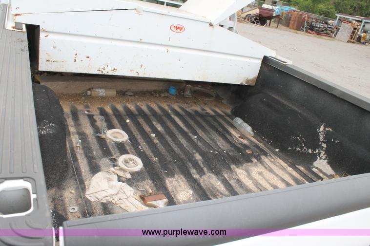 image for item AO9729 2002 Ford F250 Super Duty XL SuperCab cab and chassis