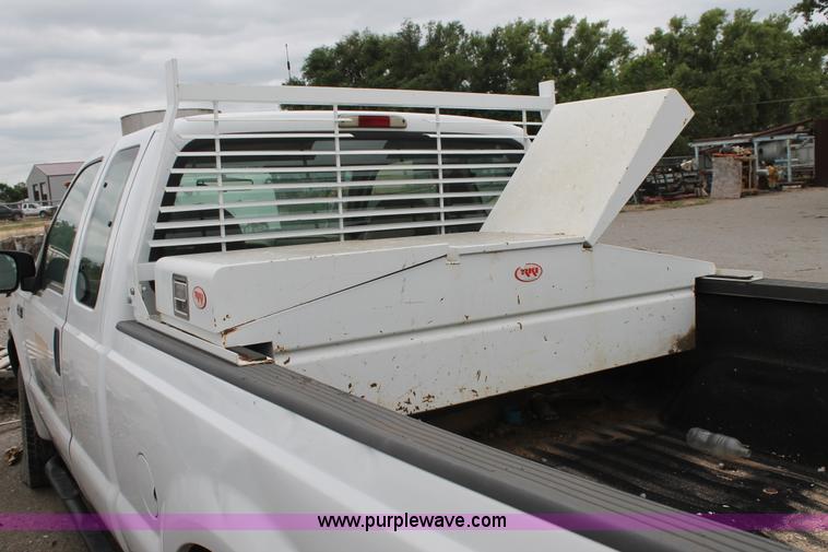 image for item AO9729 2002 Ford F250 Super Duty XL SuperCab cab and chassis