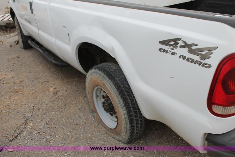 image for item AO9729 2002 Ford F250 Super Duty XL SuperCab cab and chassis