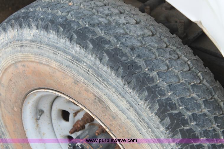 image for item AO9729 2002 Ford F250 Super Duty XL SuperCab cab and chassis