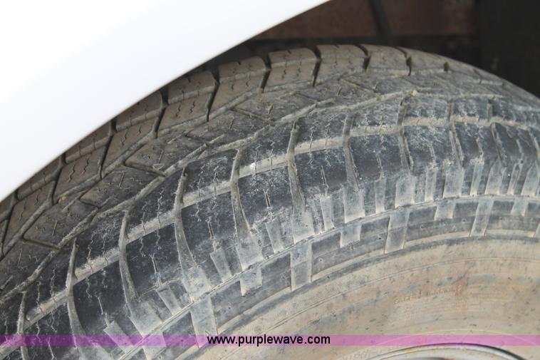 image for item AO9729 2002 Ford F250 Super Duty XL SuperCab cab and chassis