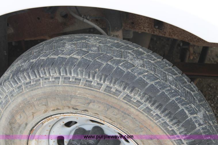 image for item AO9729 2002 Ford F250 Super Duty XL SuperCab cab and chassis