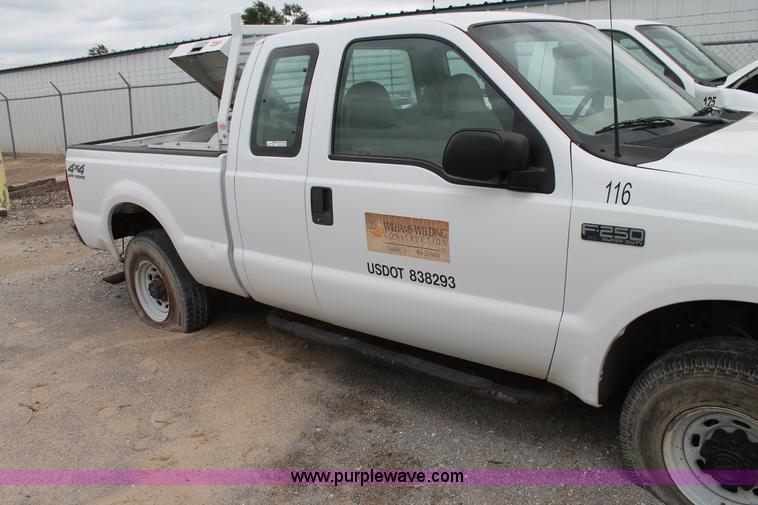 image for item AO9729 2002 Ford F250 Super Duty XL SuperCab cab and chassis