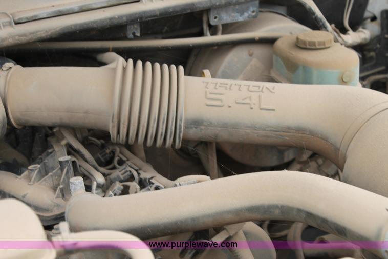 image for item AO9729 2002 Ford F250 Super Duty XL SuperCab cab and chassis