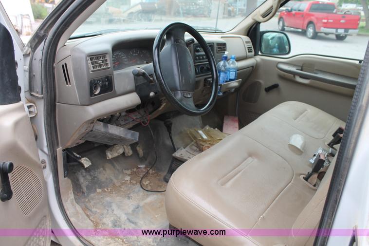 image for item AO9729 2002 Ford F250 Super Duty XL SuperCab cab and chassis