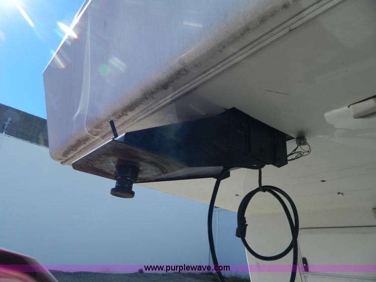 image for item AQ9438 1998 Ex-Cel E325TRW camper