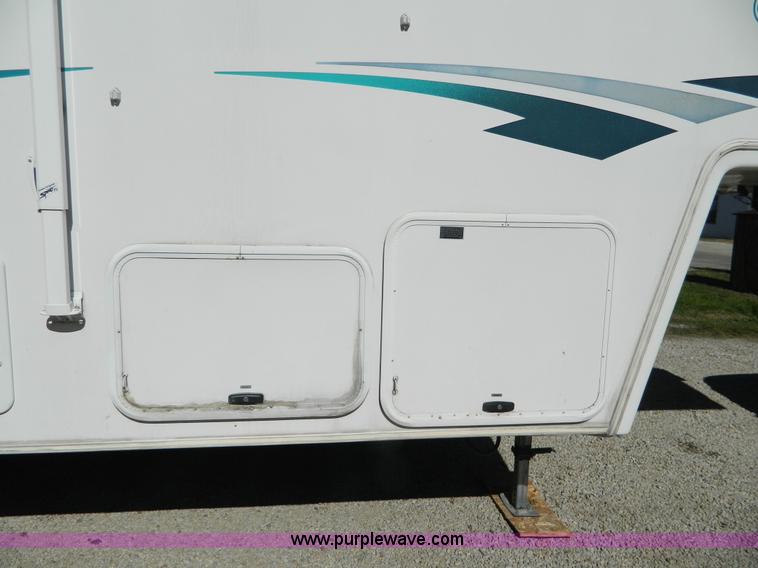 image for item AQ9438 1998 Ex-Cel E325TRW camper