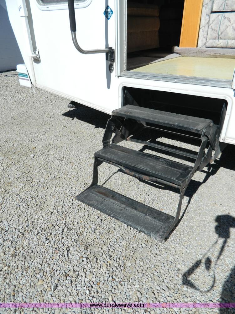 image for item AQ9438 1998 Ex-Cel E325TRW camper
