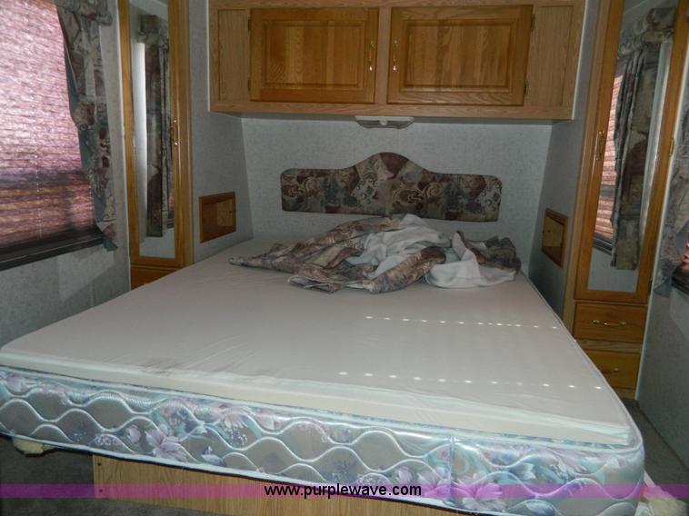 image for item AQ9438 1998 Ex-Cel E325TRW camper