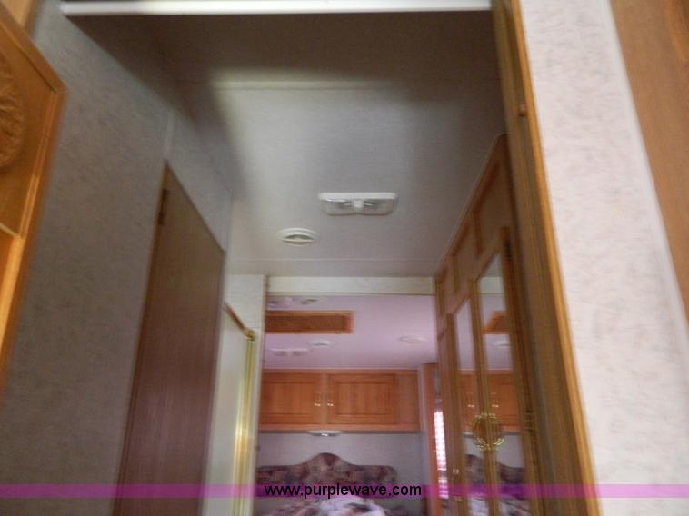 image for item AQ9438 1998 Ex-Cel E325TRW camper