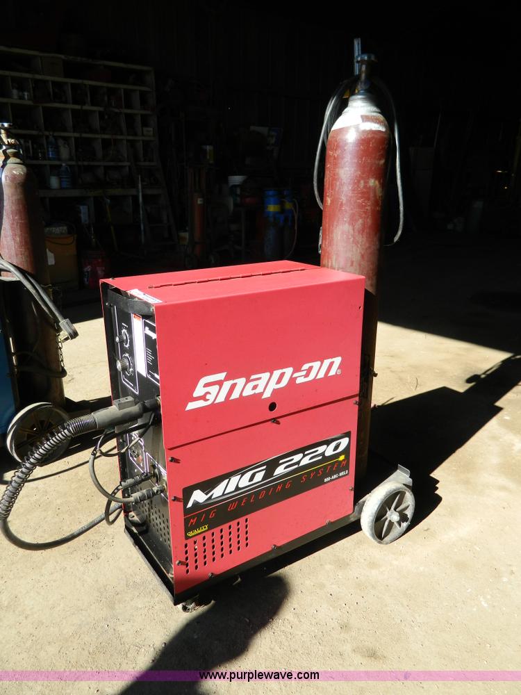 image for item AQ9442 Snap-On Mig 250 welder