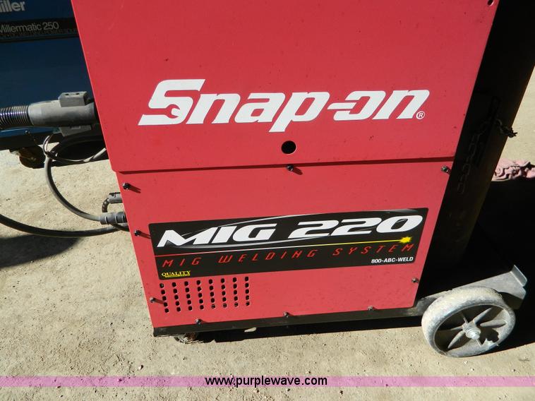 image for item AQ9442 Snap-On Mig 250 welder