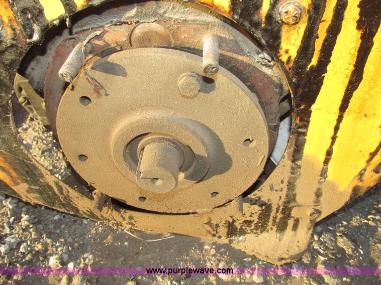 image for item AV9238 Wisconsin VH4D1AG four cylinder propane engine