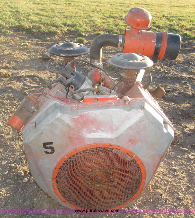 image for item AV9239 Wisconsin two cylinder gas engine