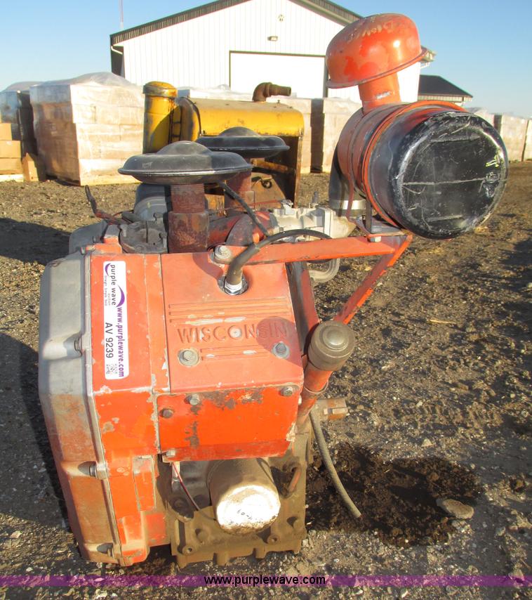 image for item AV9239 Wisconsin two cylinder gas engine